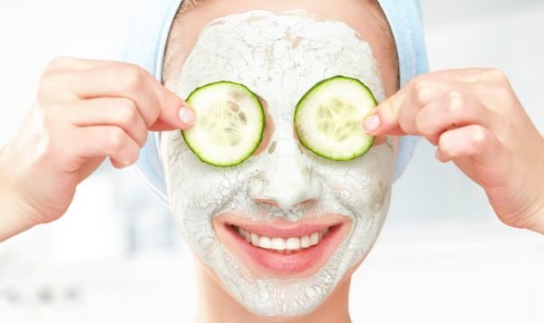 Passo 3 per la pulizia del viso in casa: maschera viso per purificare la pelle del viso