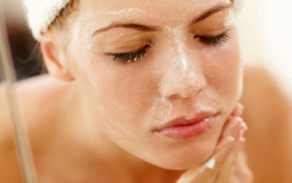 Passo 2 pulizia del viso fai da te: scrub viso per pulire la pelle del viso